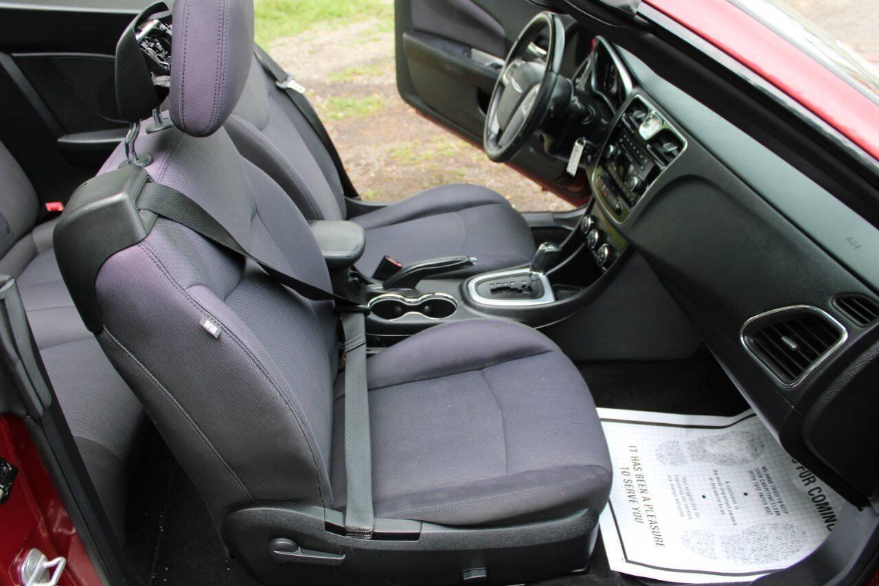 Used 2013 Chrysler 200 Touring FWD image 28