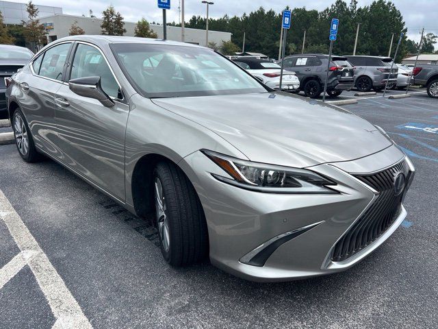 Used 2020 Lexus ES 300h w/ Premium Package FWD image 2