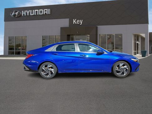 Used 2024 Hyundai Elantra Limited FWD image 3
