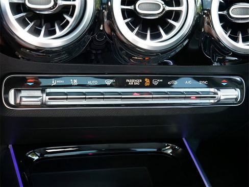 Used 2022 Mercedes-Benz GLA 250 4MATIC image 23