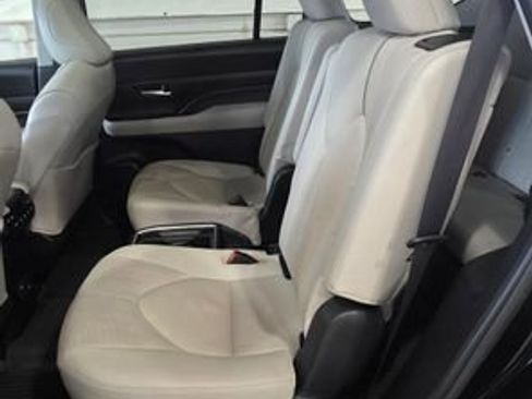 Used 2024 Toyota Grand Highlander Platinum image 30