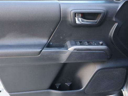 Used 2018 Toyota Tacoma SR5 image 7