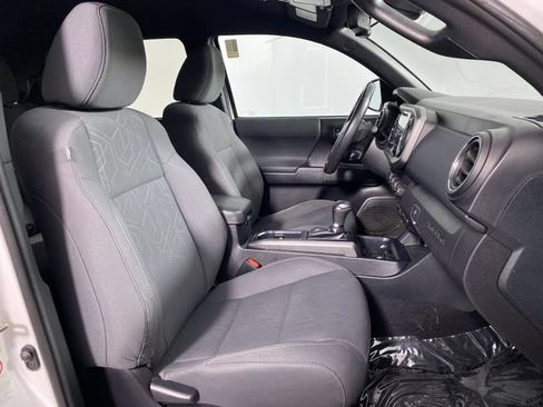 Certified 2019 Toyota Tacoma TRD Sport AWD/4WD image 8