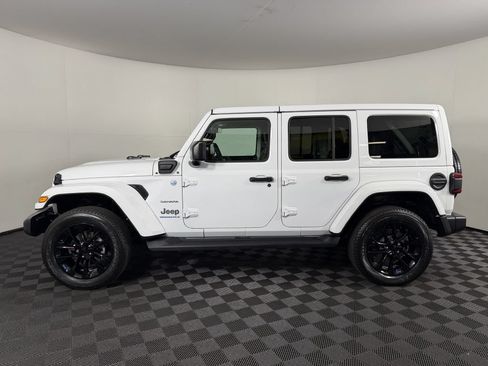 Used 2023 Jeep Wrangler Unlimited Sahara AWD/4WD image 7