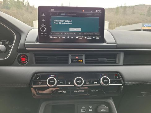 Used 2024 Honda Pilot Touring image 25