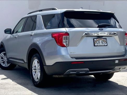 Used 2020 Ford Explorer XLT w/ Equipment Group 202A AWD/4WD image 4