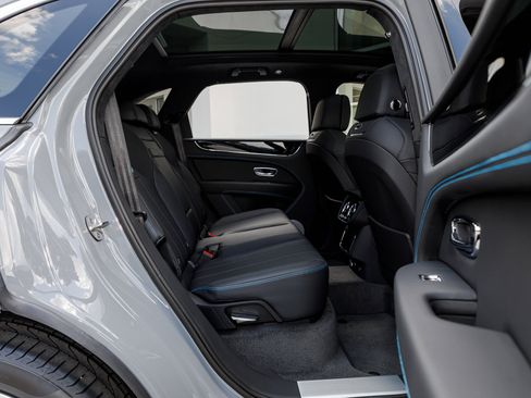 Used 2024 Bentley Bentayga image 31