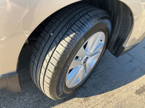 Used 2018 Subaru Outback 2.5i Premium image 30