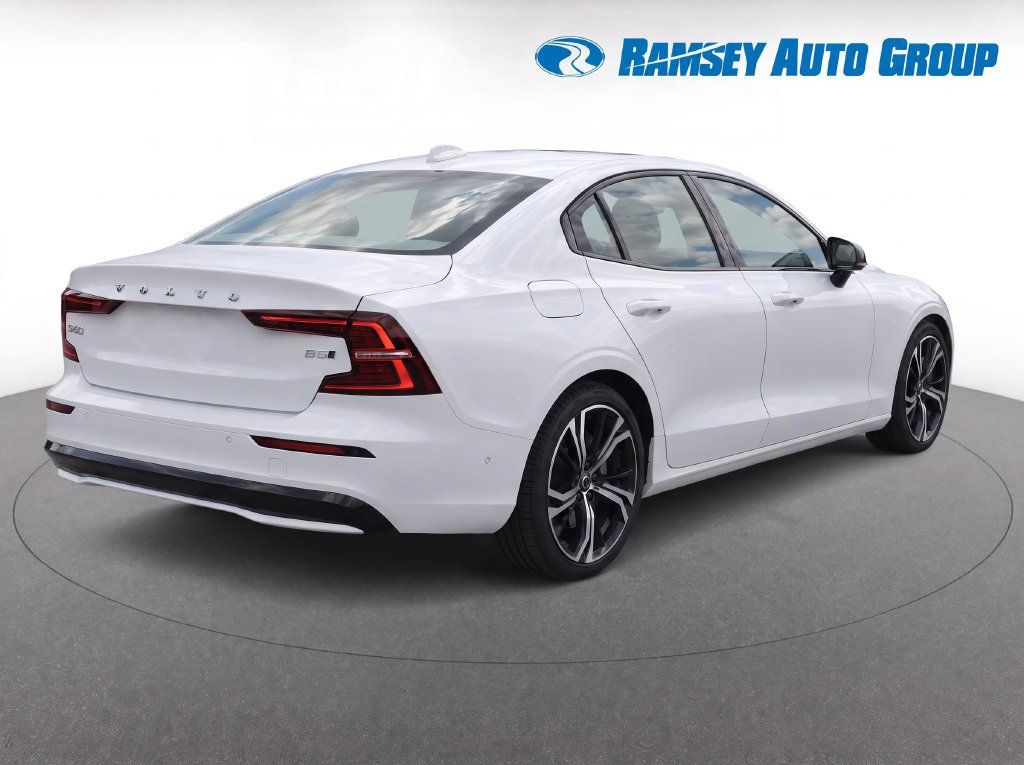 Used 2024 Volvo S60 B5 Plus w/ Climate Package AWD/4WD image 4