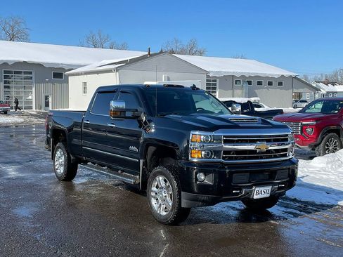 Used 2019 Chevrolet Silverado 2500 High Country w/ Duramax Plus Package image 38