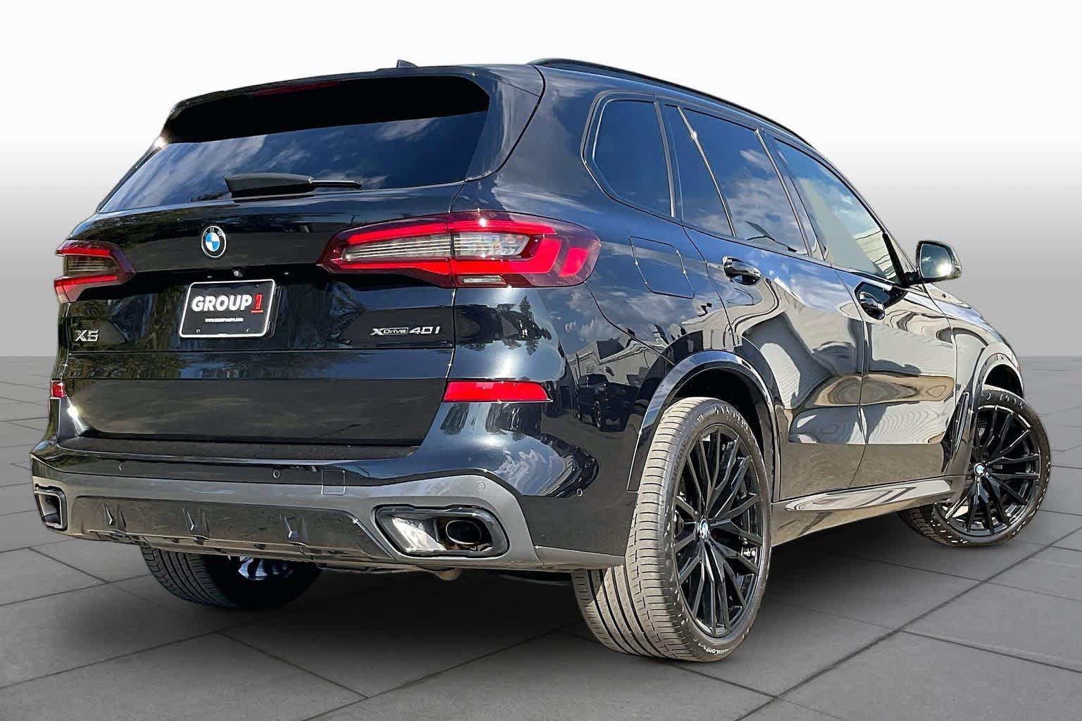 Used 2022 BMW X5 xDrive40i w/ M Sport Package AWD/4WD image 12