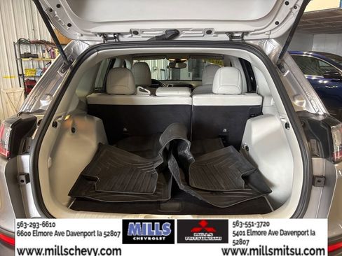 Used 2021 Jeep Cherokee Latitude Plus AWD/4WD image 14