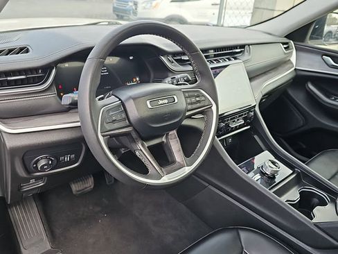 Used 2024 Jeep Grand Cherokee Limited image 15