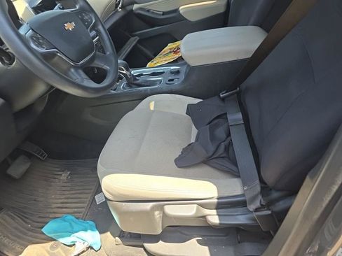 Used 2023 Chevrolet Traverse LS FWD image 7