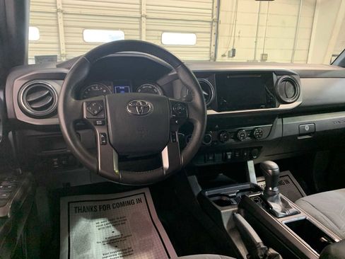 Used 2019 Toyota Tacoma TRD Off-Road image 4