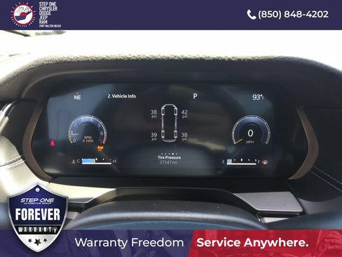 Used 2023 Jeep Grand Cherokee L Limited w/ Luxury Tech Group II RWD image 43