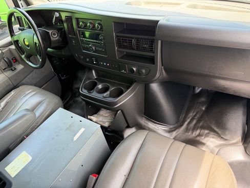 Used 2020 Chevrolet Express 3500 Extended w/ Driver Convenience Package RWD image 21