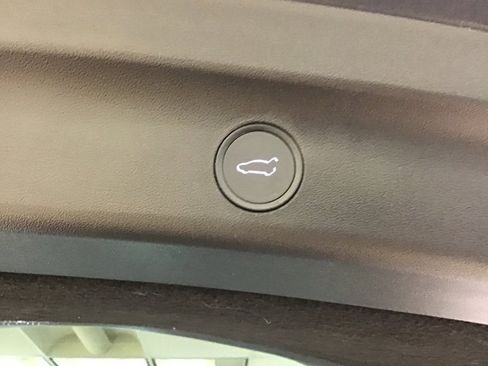 Used 2022 Tesla Model Y Performance image 9