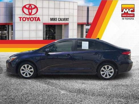 Used 2025 Toyota Corolla LE FWD image 2