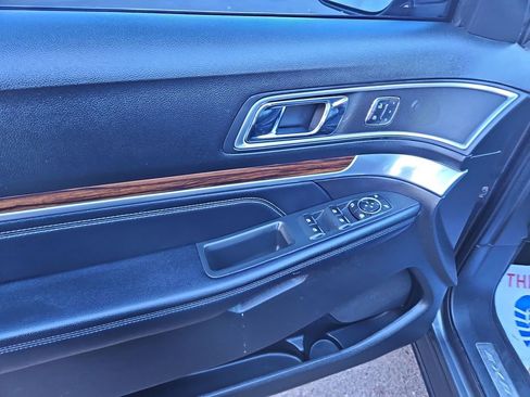 Used 2017 Ford Explorer Limited image 10