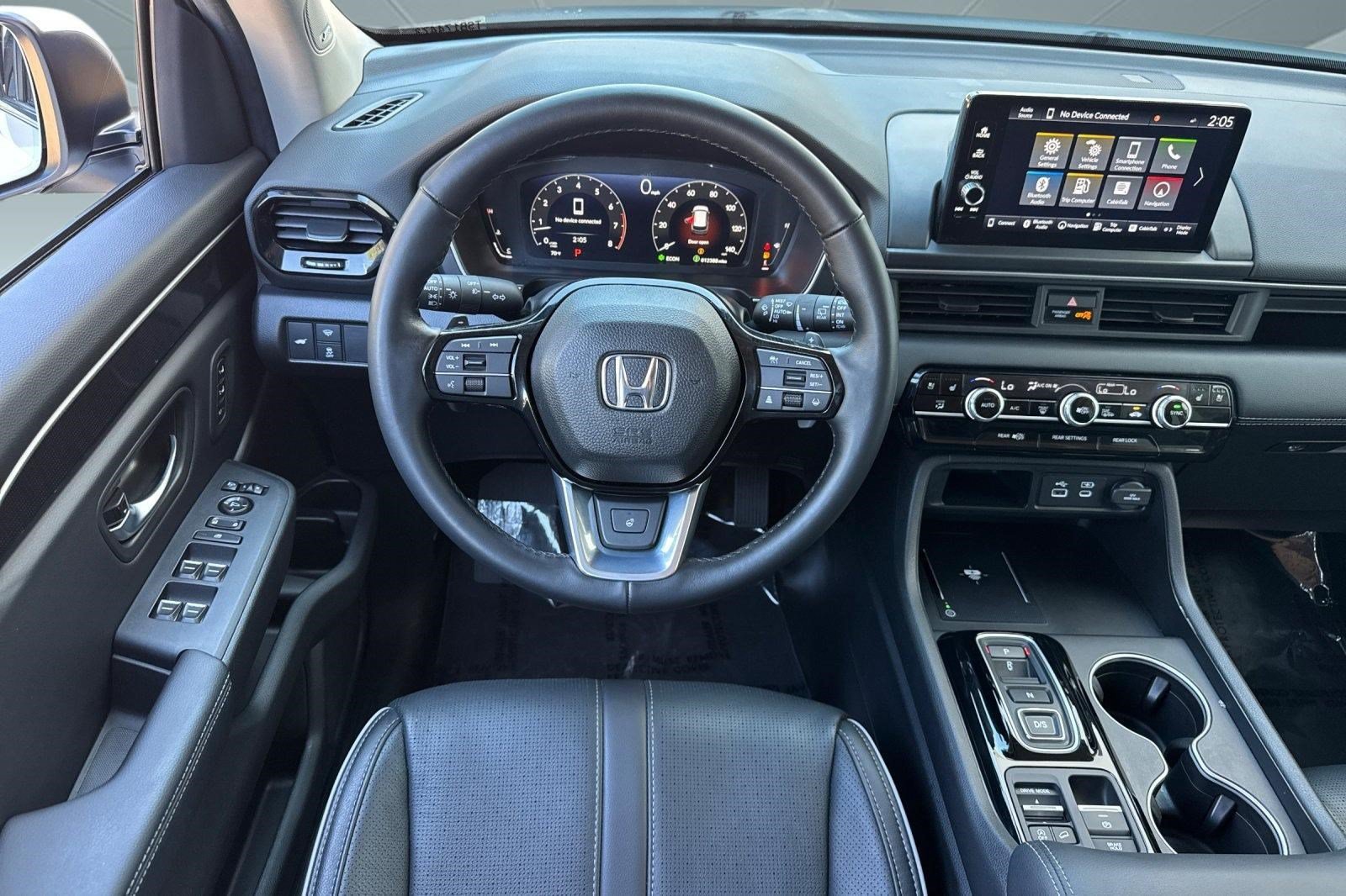 Used 2025 Honda Pilot Elite image 32
