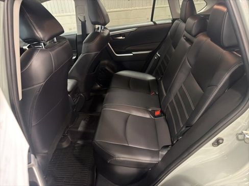 Used 2021 Toyota RAV4 XLE Premium image 10