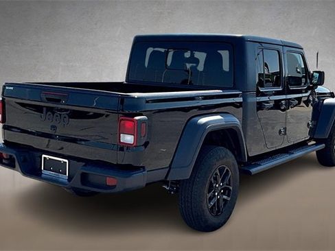 Used 2023 Jeep Gladiator Sport image 2