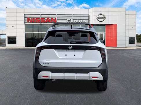 New 2026 Nissan Kicks SV image 4