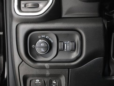New 2026 RAM 1500 Laramie AWD/4WD image 19