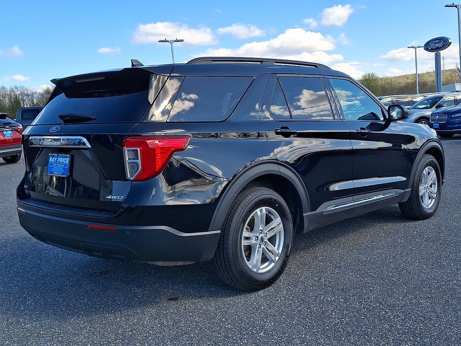 Used 2023 Ford Explorer XLT AWD/4WD image 7