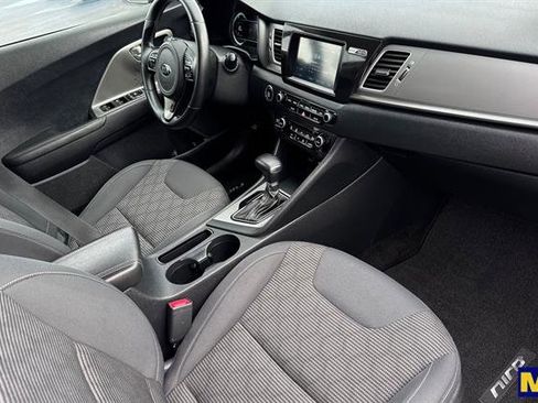 Used 2019 Kia Niro LX image 18