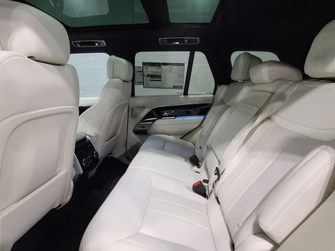 New 2026 Land Rover Range Rover SE image 6