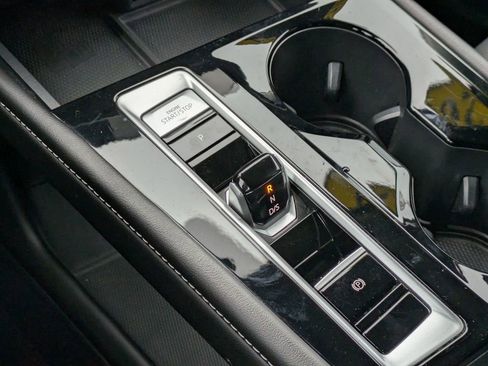 Used 2024 Volkswagen Atlas SE image 24