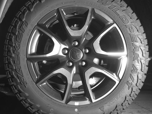Used 2025 Jeep Compass Trailhawk AWD/4WD image 14