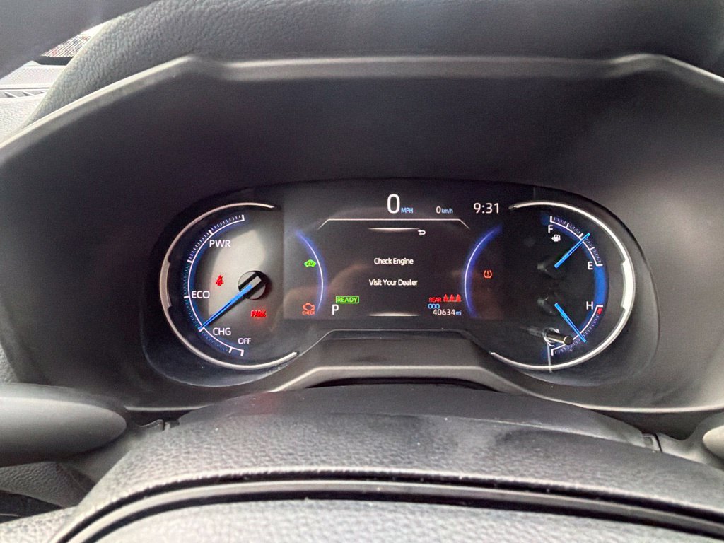 Used 2025 Toyota RAV4 LE AWD/4WD image 26