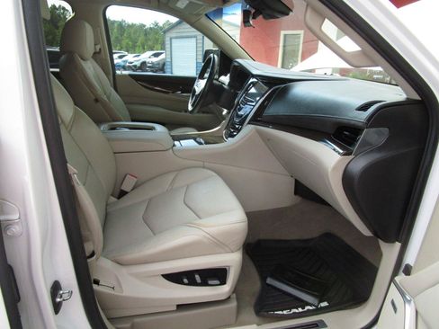 Used 2018 Cadillac Escalade Premium Luxury AWD/4WD image 34
