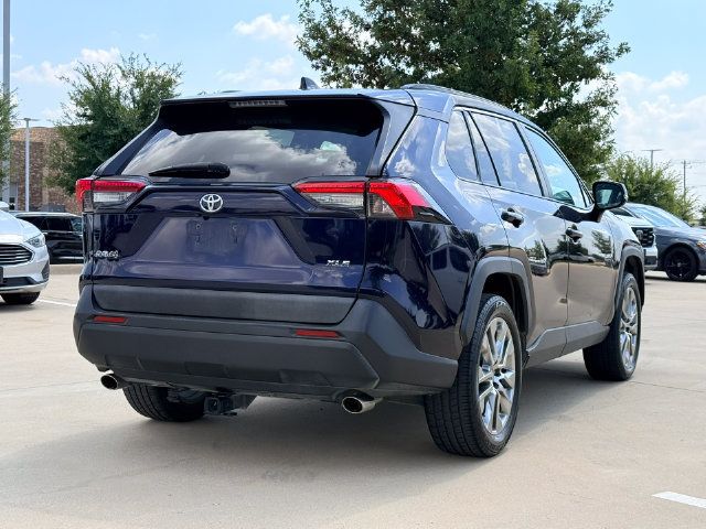 Used 2019 Toyota RAV4 XLE Premium FWD image 13