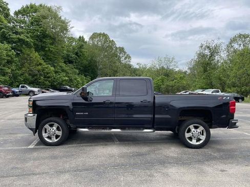 Used 2019 Chevrolet Silverado 2500 LT w/ LT Convenience Package AWD/4WD image 3