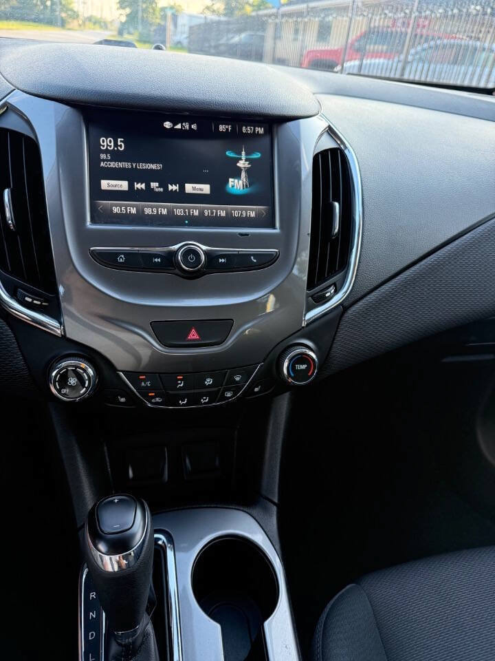 Used 2017 Chevrolet Cruze LT w/ Convenience Package FWD image 30