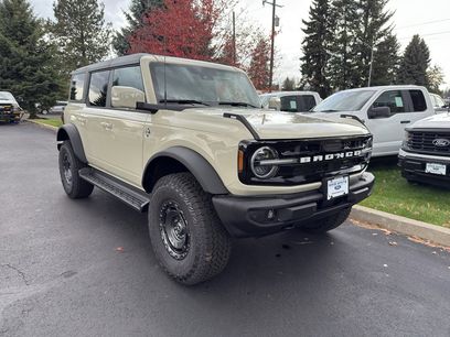 New 2025 Ford Bronco Outer Banks w/ Sasquatch Package