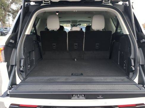 New 2026 Lincoln Navigator L Premier image 23