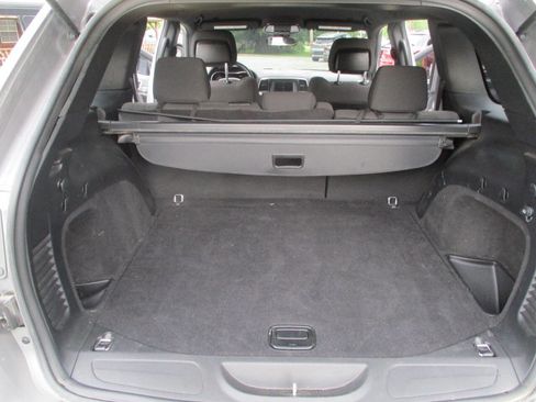 Used 2019 Jeep Grand Cherokee Laredo image 26