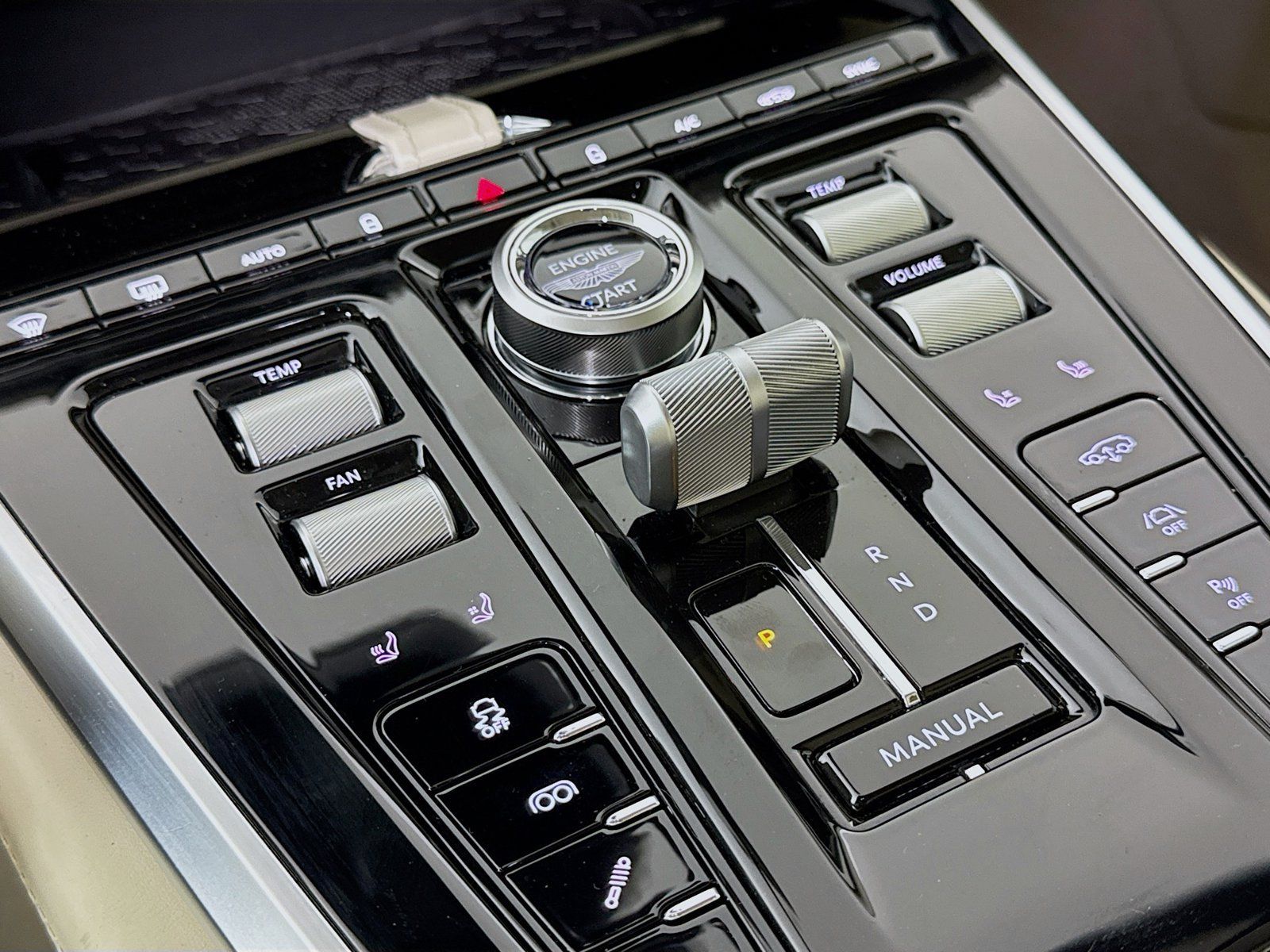 Used 2025 Aston Martin DBX 707 AWD/4WD image 14