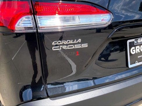 Used 2022 Toyota Corolla Cross LE w/ Moonroof Package FWD image 32