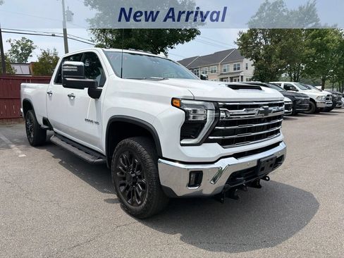 Used 2024 Chevrolet Silverado 2500 LTZ w/ LTZ Plus Package AWD/4WD image 3