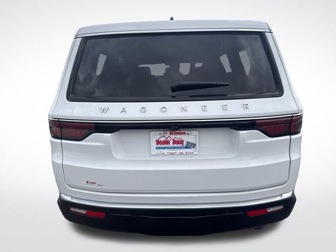 Used 2025 Jeep Wagoneer 4WD image 4