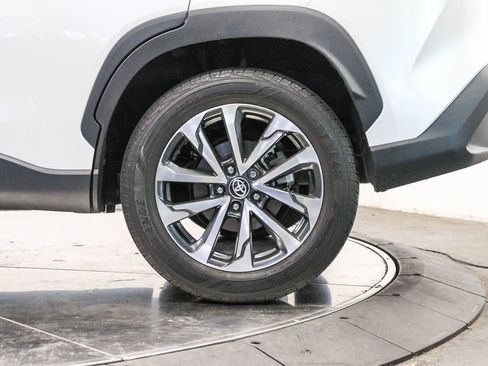 Used 2023 Toyota Corolla Cross XLE w/ Convenience Package FWD image 10