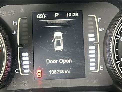 Used 2016 Jeep Cherokee Latitude w/ Cold Weather Group AWD/4WD image 19