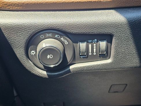 Used 2017 Chrysler Pacifica Limited FWD image 39