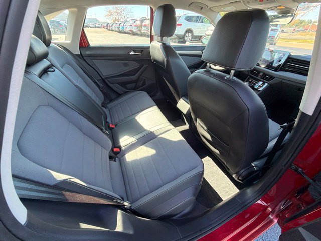 Used 2025 Volkswagen Jetta SE FWD image 27
